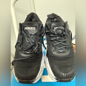 Hoka one Bondi 7 Women’s Running Shoe, Black & White, Size 6.